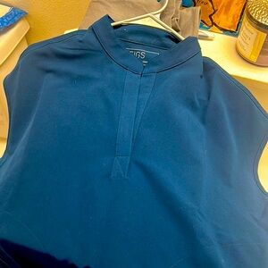 Woman’s FIGS small Rafaela top size small no flaws Deep Reef color